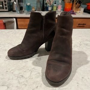 Clarks - Dark brown heeled booties